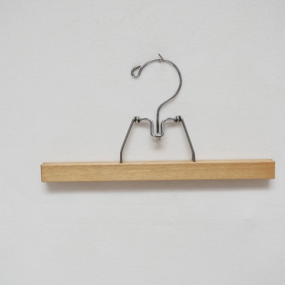 Lightly used batch of 7 wooden clothes hangers for pants and skirts - Picture 4 of 4